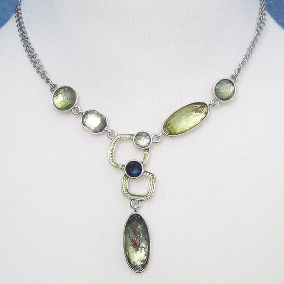 Lia Sophia Jewelry Necklace and Earrings set - Picture 2 of 6